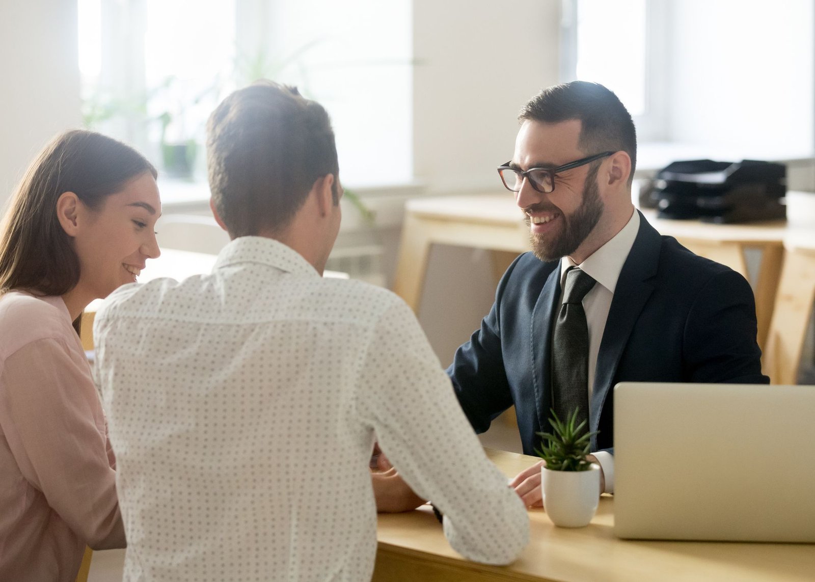 dónde contratar un abogado para mi empresa